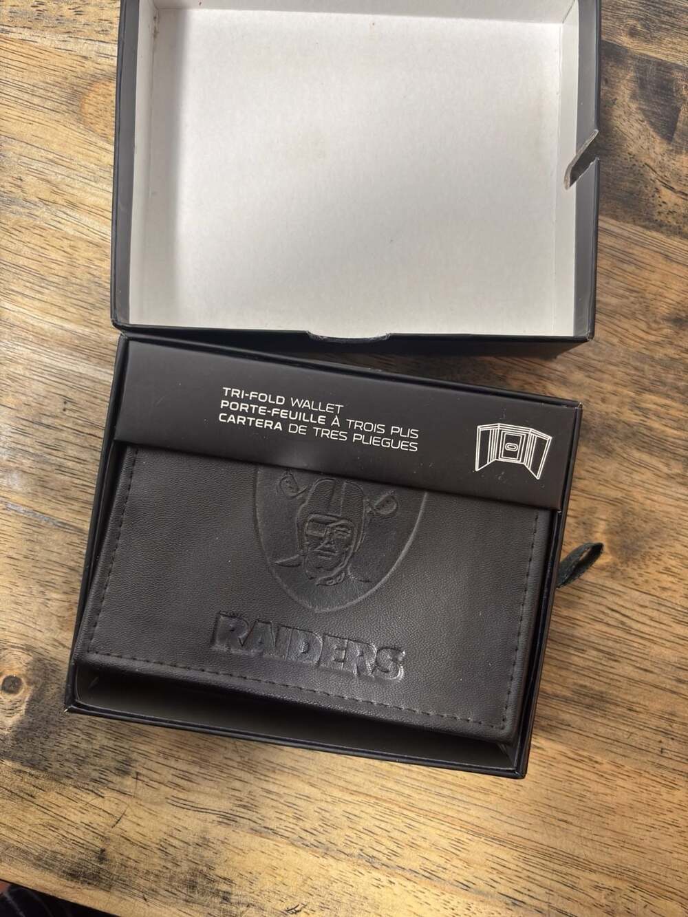 NIB Las Vegas Raiders NFL Genuine Leather Trifold Wallet